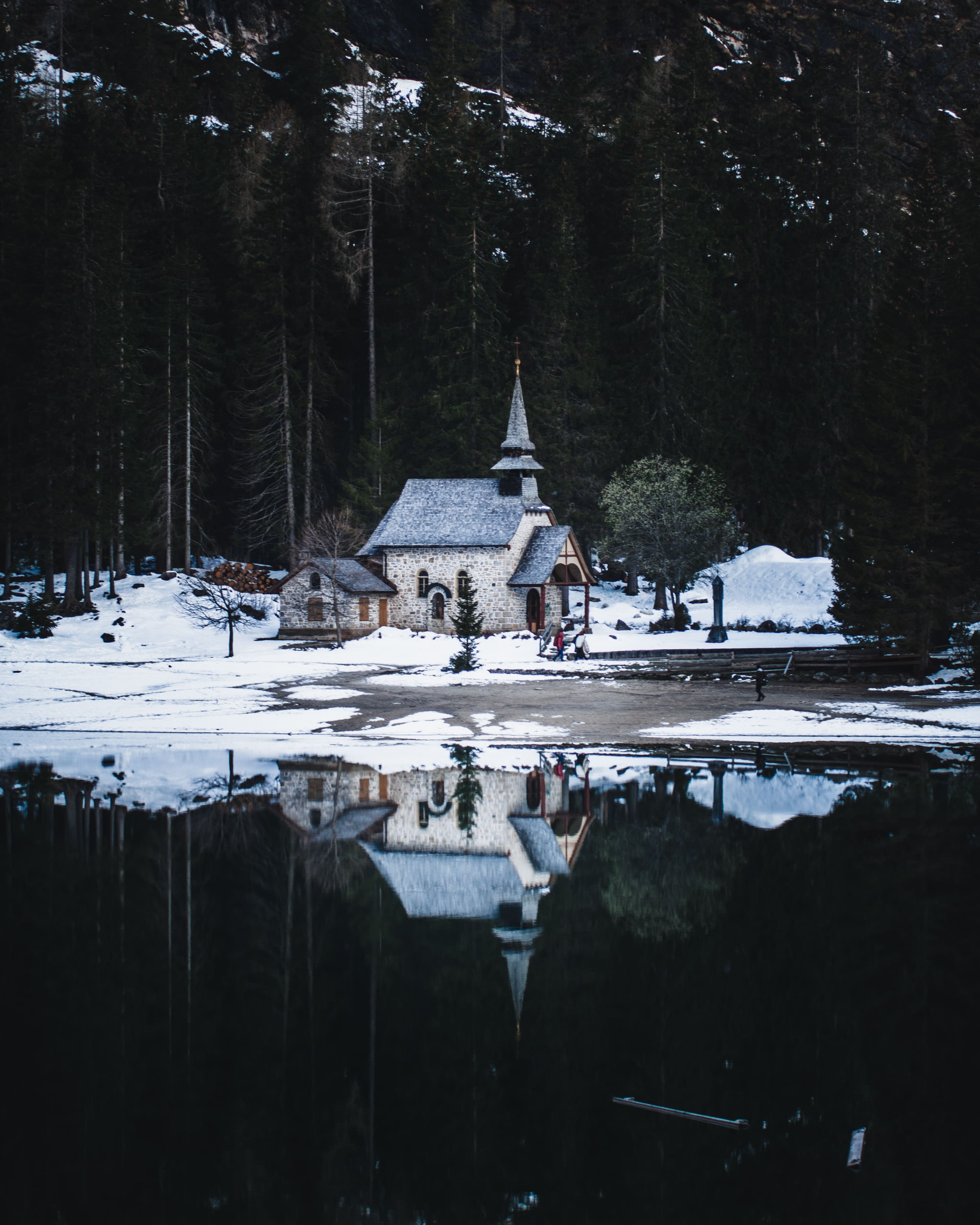 cerkev pri Lago di Braies