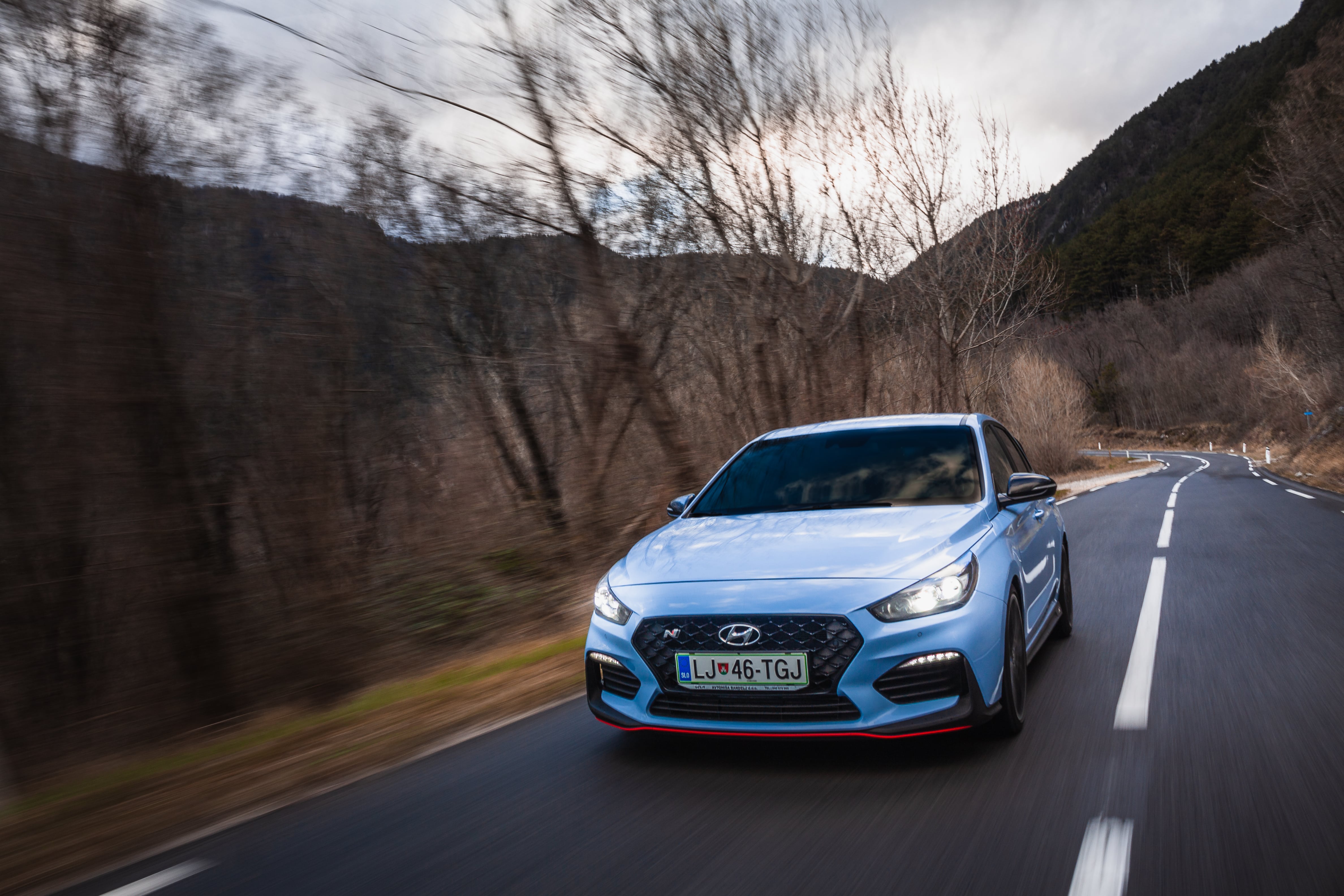 Hyundai i30n na cesti nad Ajdovščino