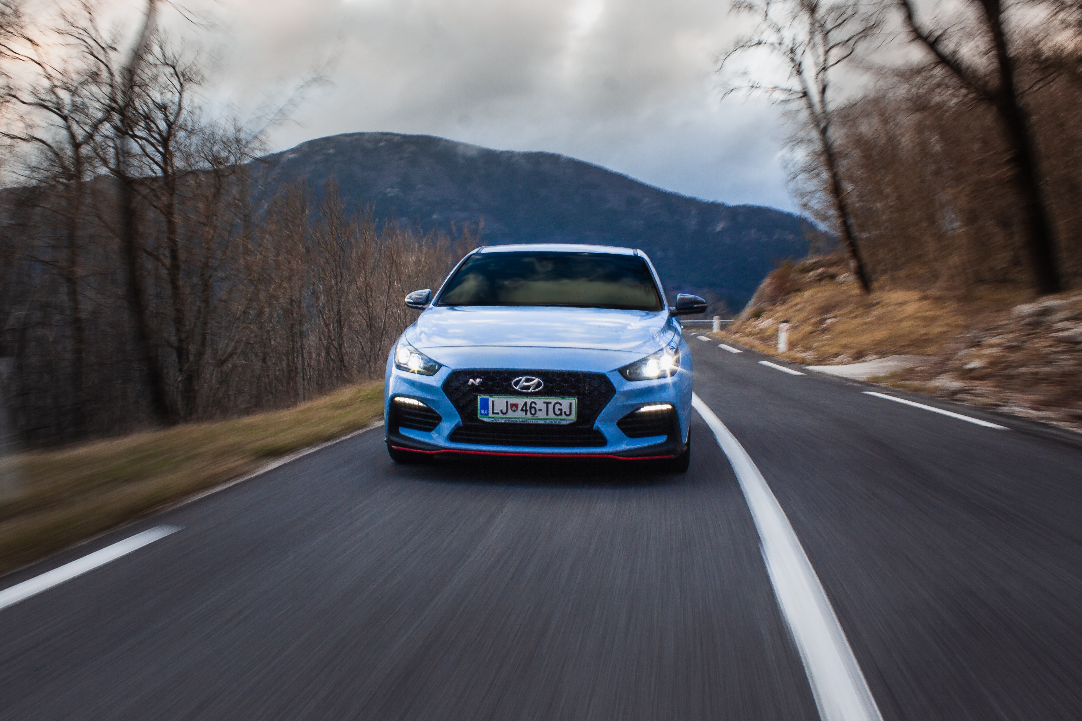 Hyundai i30n na cesti nad Ajdovščino