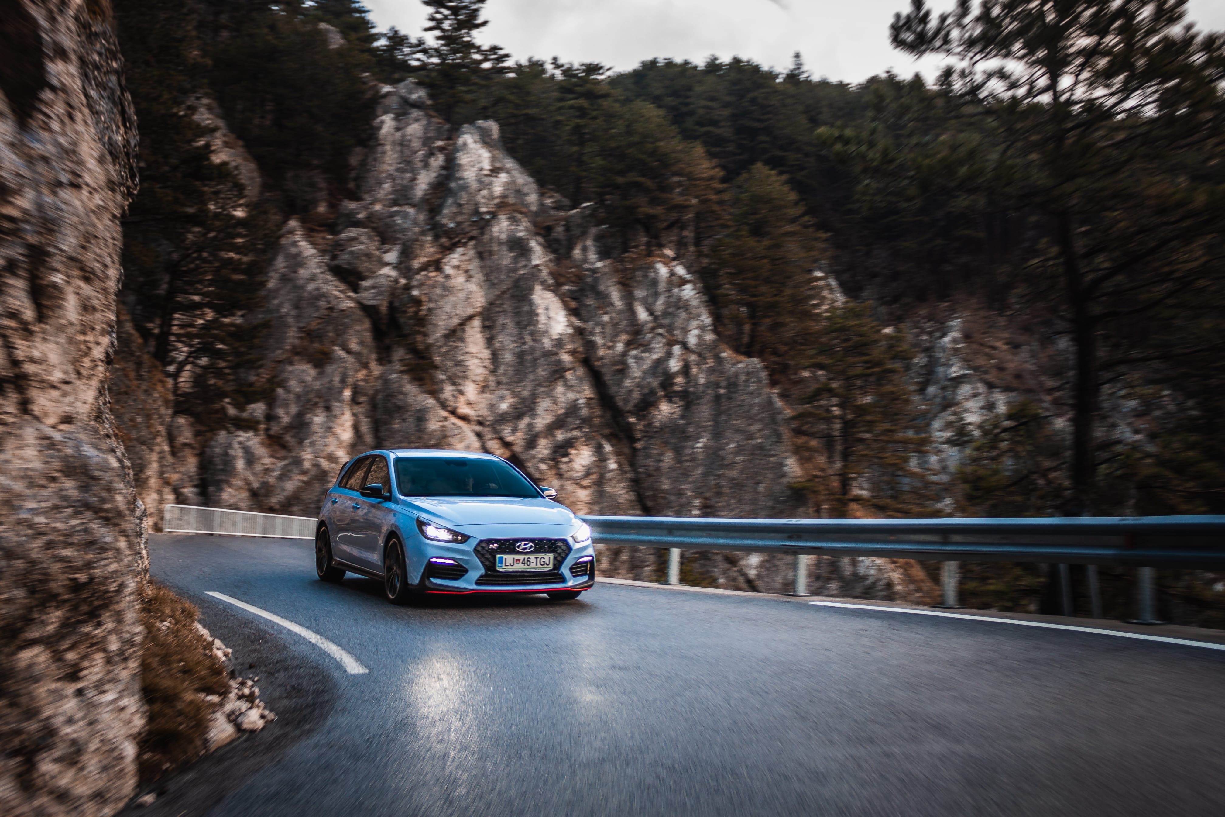 Hyundai i30n na cesti nad Ajdovščino